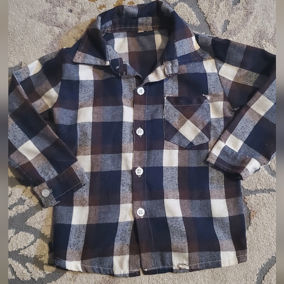 Plaid flannel button-up shirt - Picture 1 of 3